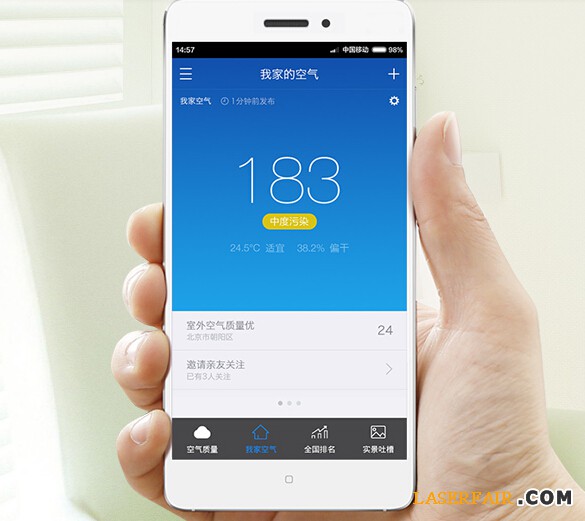 近來，360也推出了自己的空氣檢測(cè)設(shè)備，通過激光的方式檢測(cè)PM2.5顆粒。據(jù)悉極光可分辨比PM2.5小8倍的微小粒子，幫你看見霧霾，而普通凈化器所用的紅外光傳感器只能分辨比PM2.5大4倍以上的沙塵（PM10）。而這款設(shè)備采用激光器、300納米精度，獨(dú)有顆粒技術(shù)算法和標(biāo)定工藝，將萬元工業(yè)檢測(cè)設(shè)備的原理專為民用。