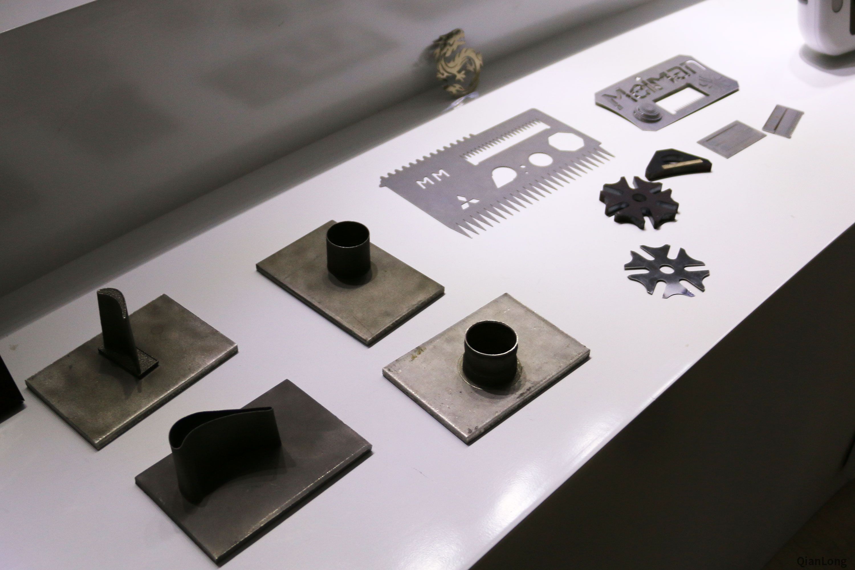 12.在西安光電所科技成果展示中心內(nèi)展出的激光3D打印的成品，精度高，質(zhì)量佳，應(yīng)用廣泛。（千龍網(wǎng)軍事頻道記者 馬群 攝）