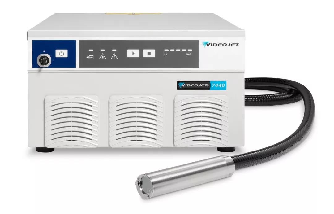 迪捷新推出 Videojet® 7340 和 7440 光纖激光打碼系統(tǒng)，領(lǐng)先使用業(yè)內(nèi)體積更小的 LightfootTM 打印頭。