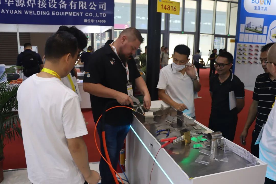 深圳埃森展掀起激光熱潮，光惠激光風(fēng)冷系列成焦點